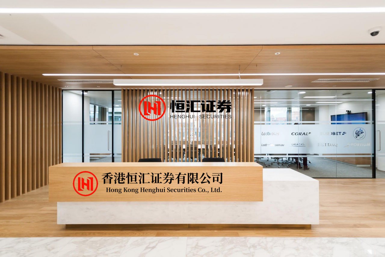 鸿满仓 鹿明机器人发布MOS2 “AI Worker进产业”提速